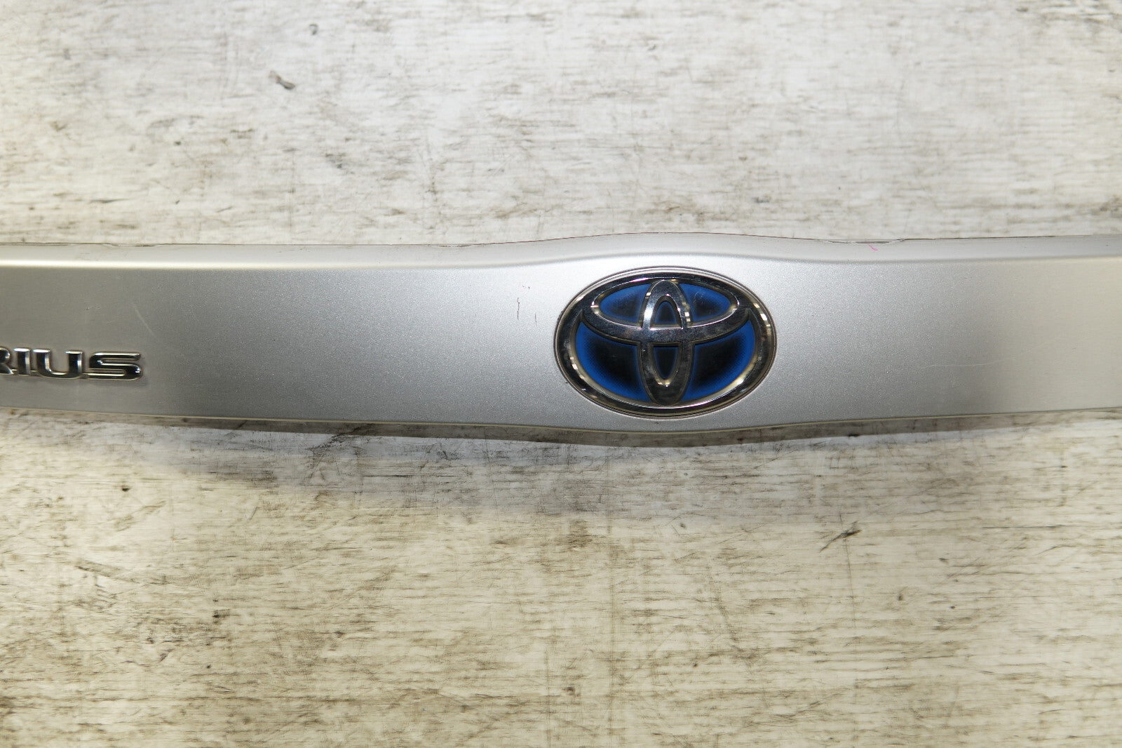 JDM Toyota Prius Rear Garnish Center Liftgate 2010-2015 OEM Genuine MF-325
