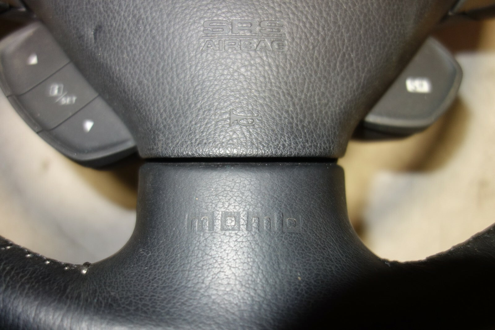 JDM 2005-2009 SUBARU LEGACY & OUTBACK MOMO STEERING WHEEL & HUB 2005-2009