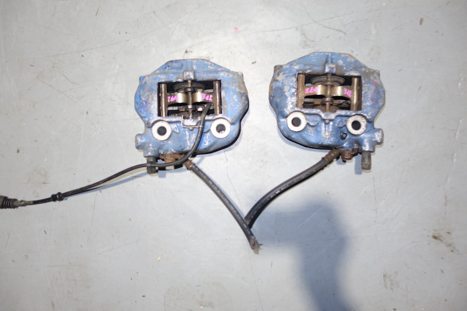 JDM 2001-2006 LEXUS LS430 OEM REAR 2 PISTON BRAKE CALIPERS LEFT & RIGHT UCF31