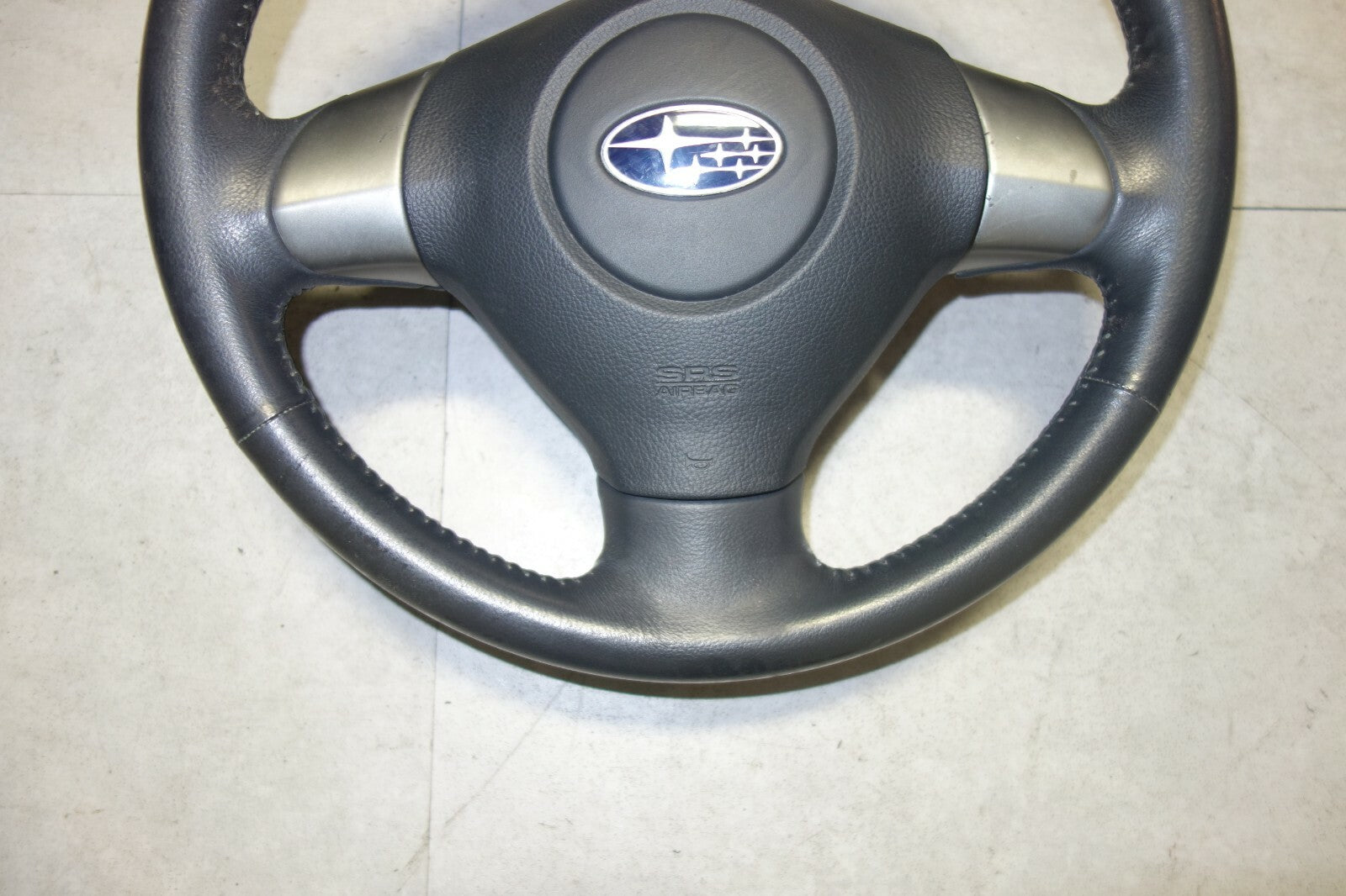 JDM 2005-2009 SUBARU LEGACY & OUTBACK MOMO STEERING WHEEL & HUB 05-2009 JD-1006