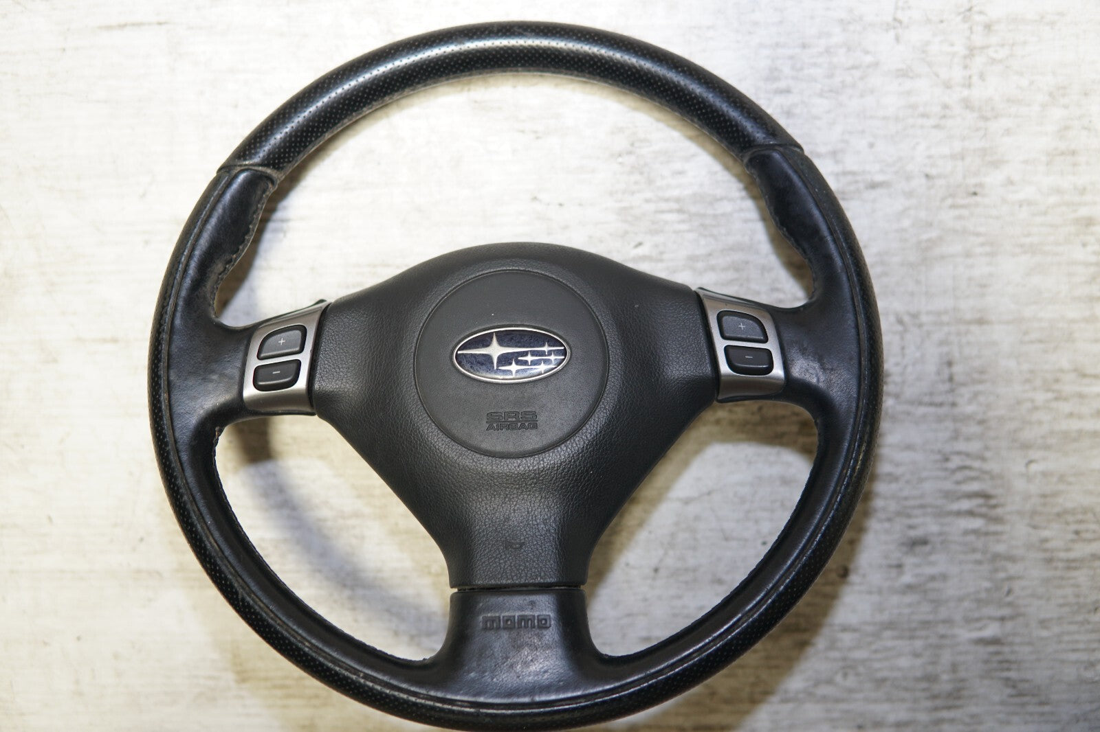 JDM 2005-2009 SUBARU LEGACY & OUTBACK MOMO STEERING WHEEL & HUB 05-2009 MF-274