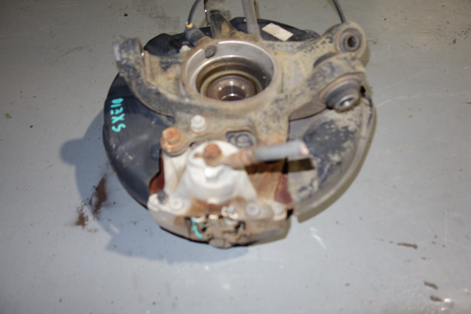 JDM 00-05-LEXUS IS300 REAR LEFT SPINDLE WHEEL HUB BEARING KNUCKLE OEM SUSPENSION