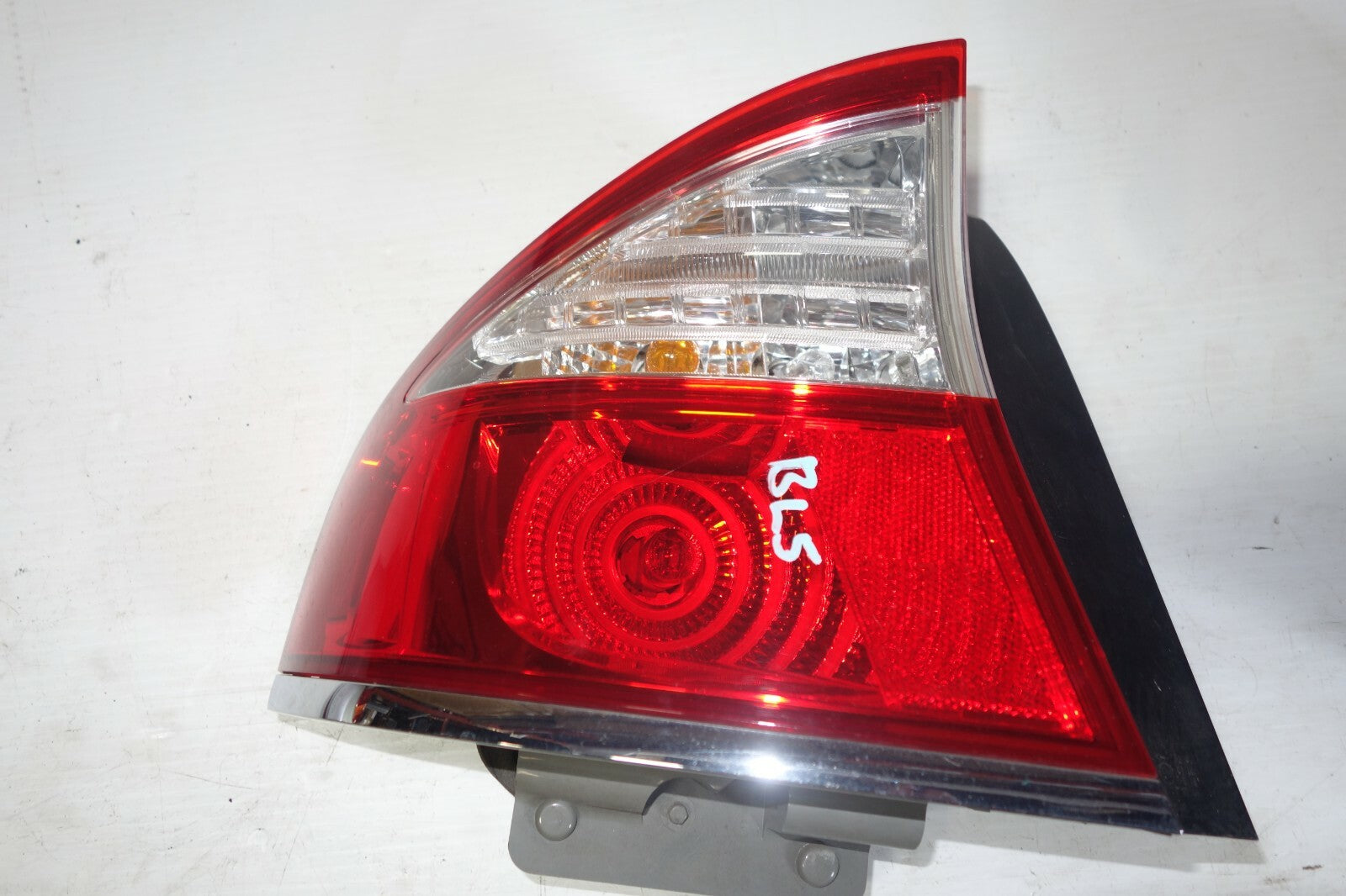JDM 2005-2009 SUBARU LEGACY BL5 OEM USED TAIL LIGHTS LAMPS 4 DOOR SEDAN