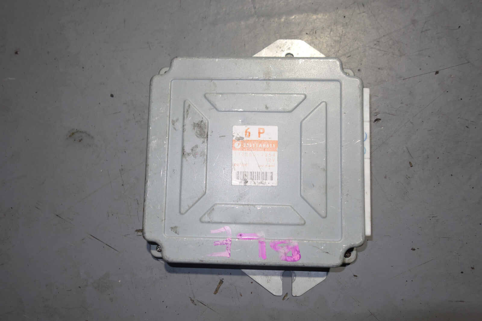 JDM Subaru Legacy EUC Outback EZ30 Engine ECU Computer 6P - 22611AH611