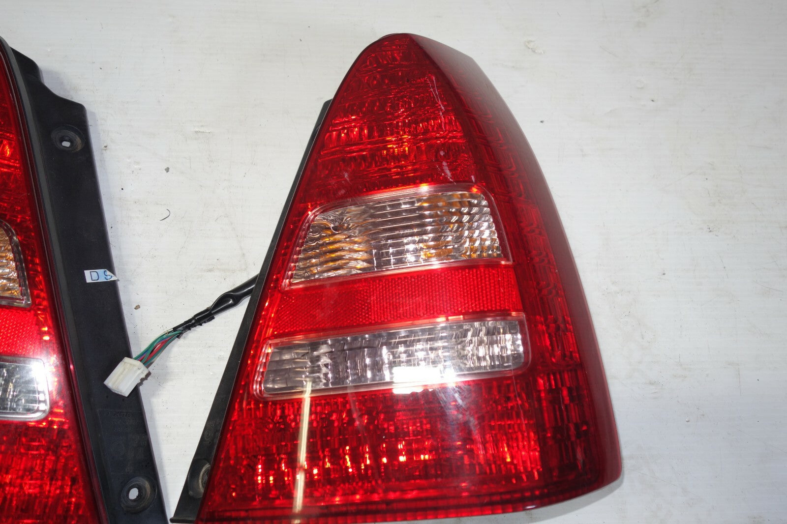 JDM 2003-2005 SUBARU FORESTER SG5 SG OEM TAIL LIGHTS LAMPS LEFT & RIGHT SIDE SET