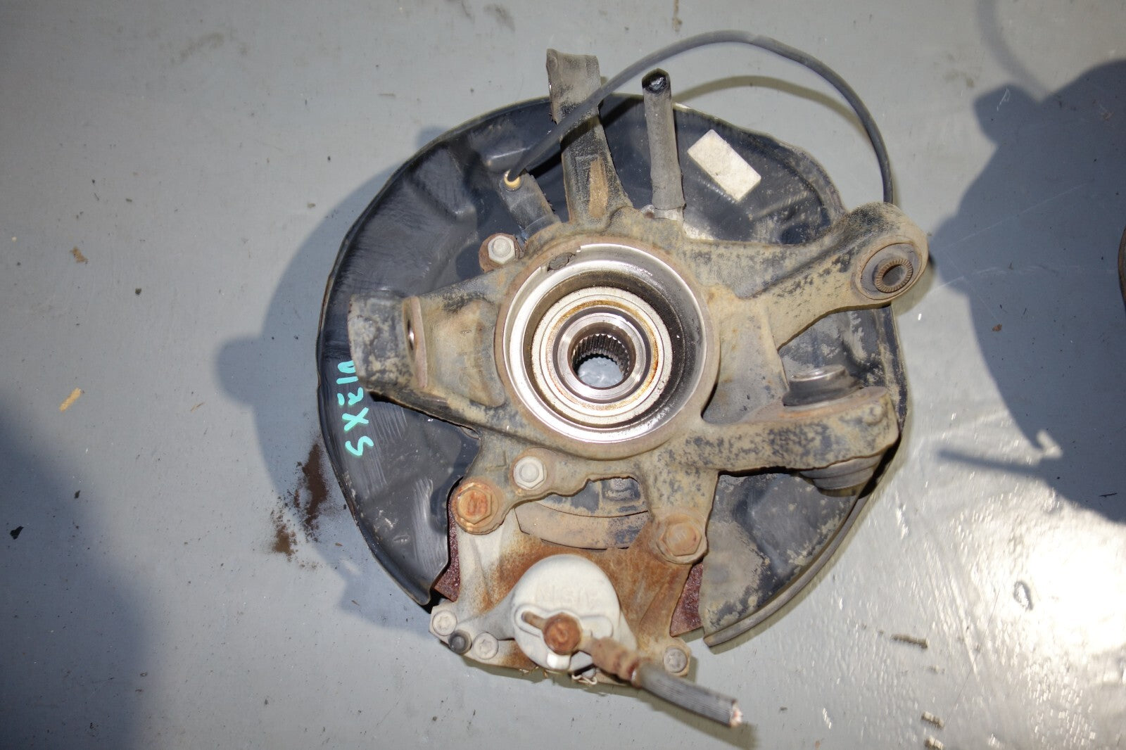 JDM 00-05-LEXUS IS300 REAR LEFT & RIGHT SPINDLE WHEEL HUB BEARING KNUCKLE OEM