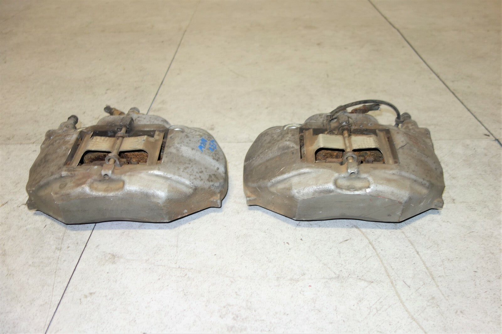 JDM Lexus LS430 OEM Brake Caliper Pair Front Right / Left