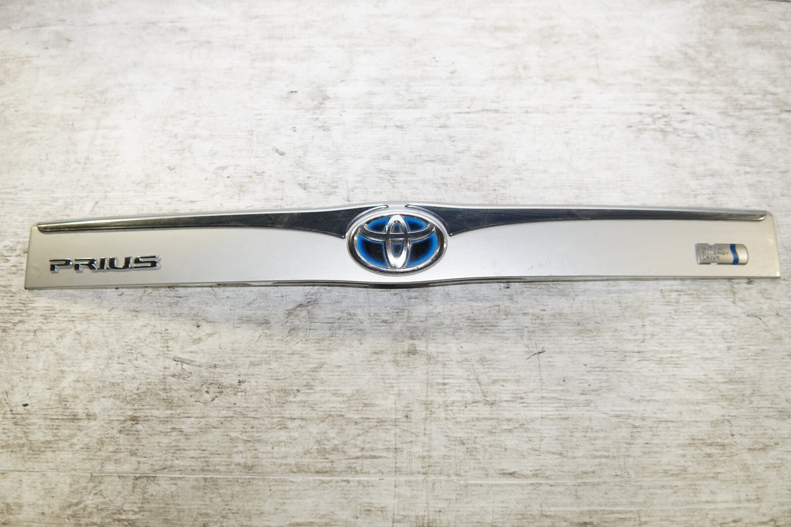 JDM TOYOTA PRIUS OEM REAR GARNISH CENTER ZVW30 2010-2011-2012-2013-2014-2015
