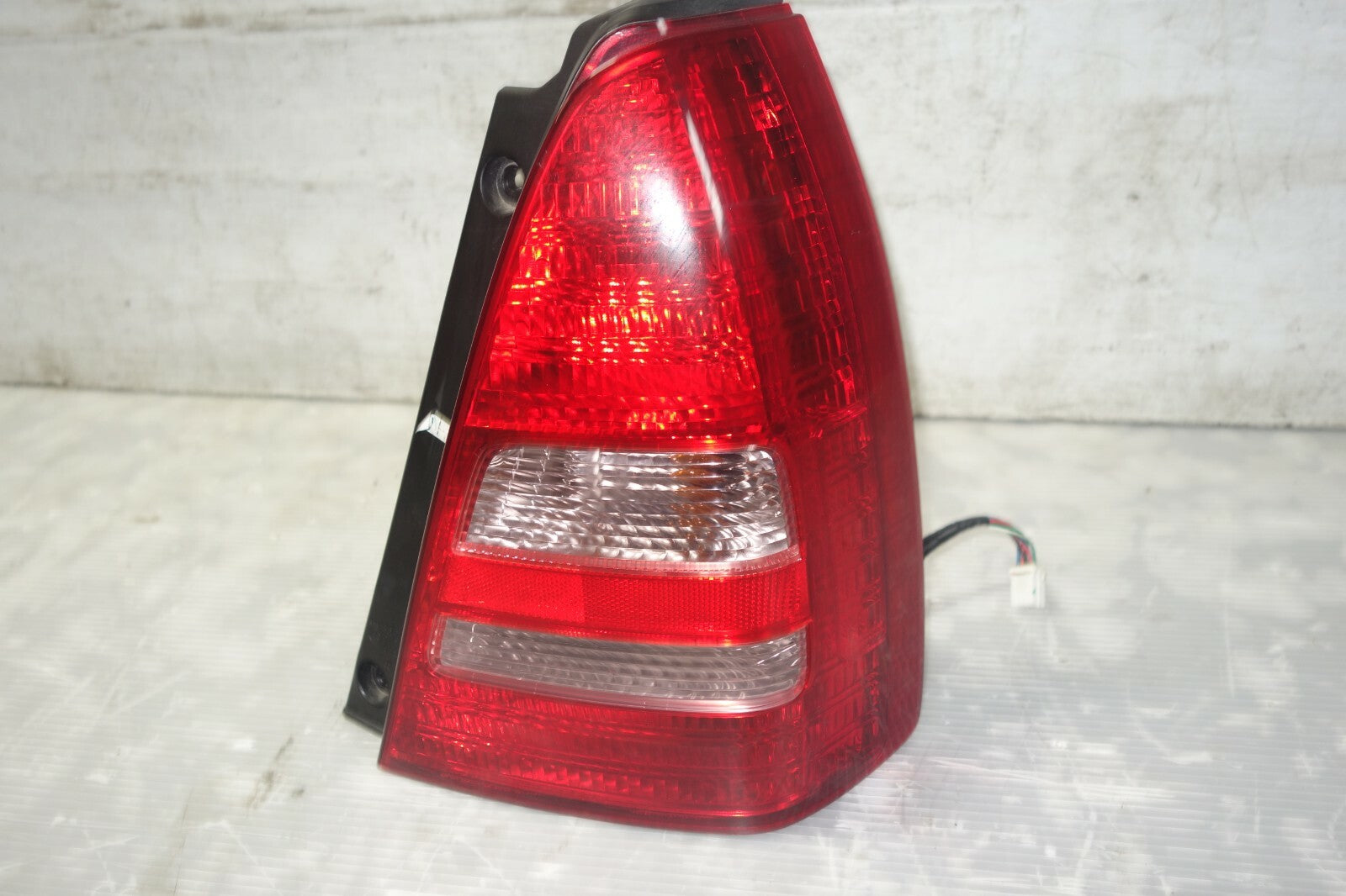 JDM 2003-2005 SUBARU FORESTER SG5 SG OEM TAIL LIGHT LAMP RIGHT SIDE 2003-2005