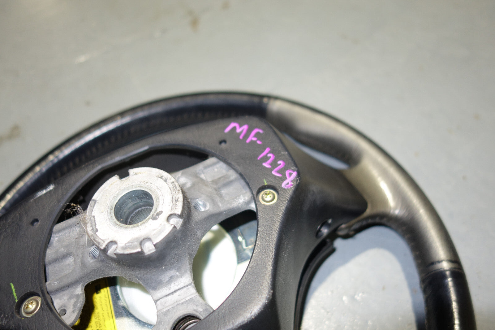 JDM Toyota Altezza Lexus IS300 Steering Wheel SXE10 2001 2002 2003 2004 2005