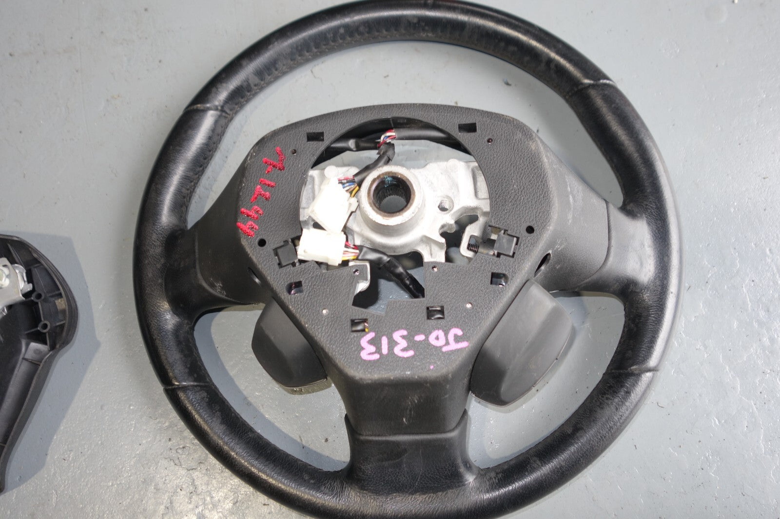 JDM 2005-2009 SUBARU LEGACY & OUTBACK MOMO STEERING WHEEL & HUB 05-2009 M-1011