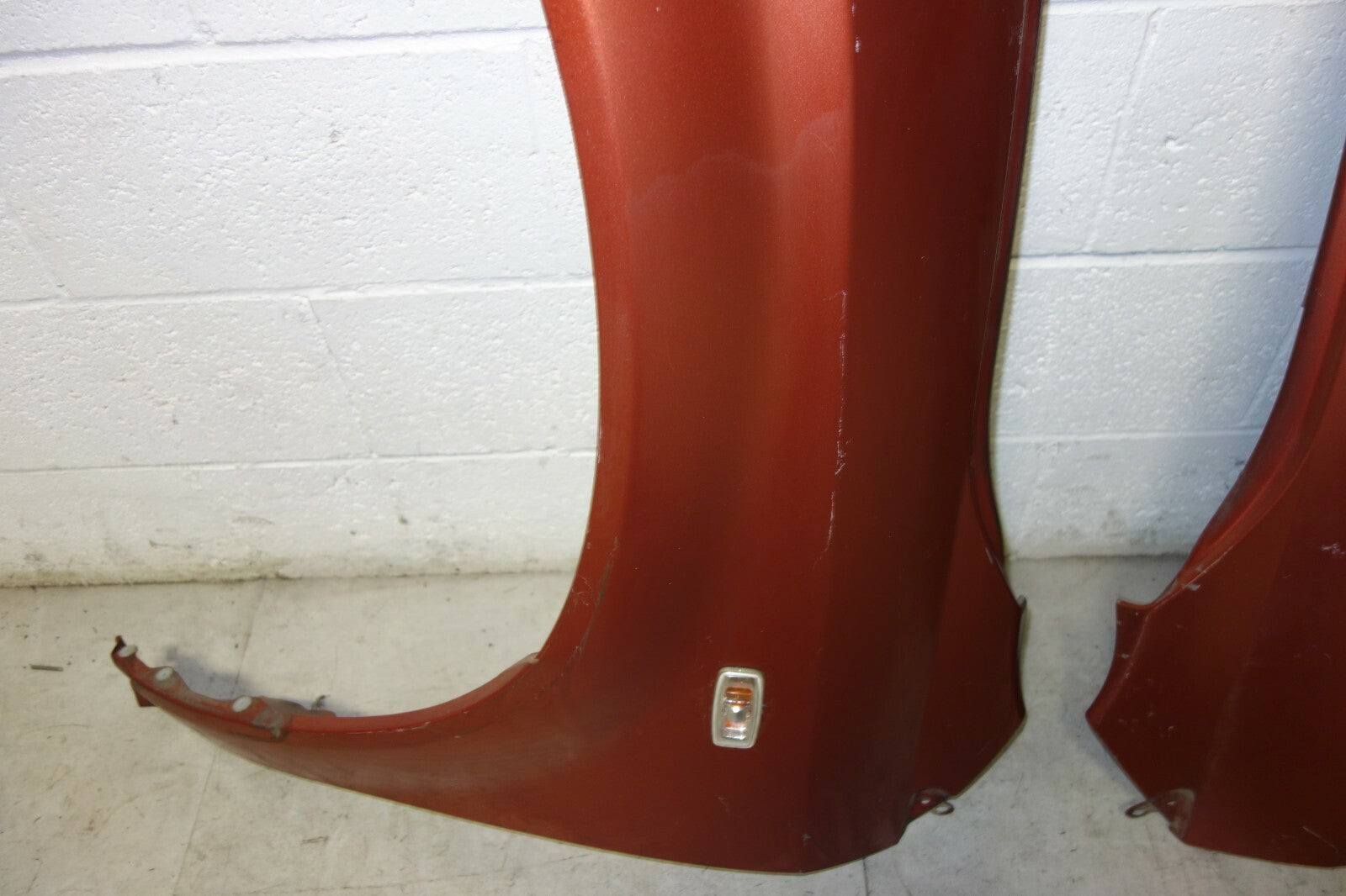 JDM Nissan Murano Fenders Pair With Marker Lights 2003-2007 OEM