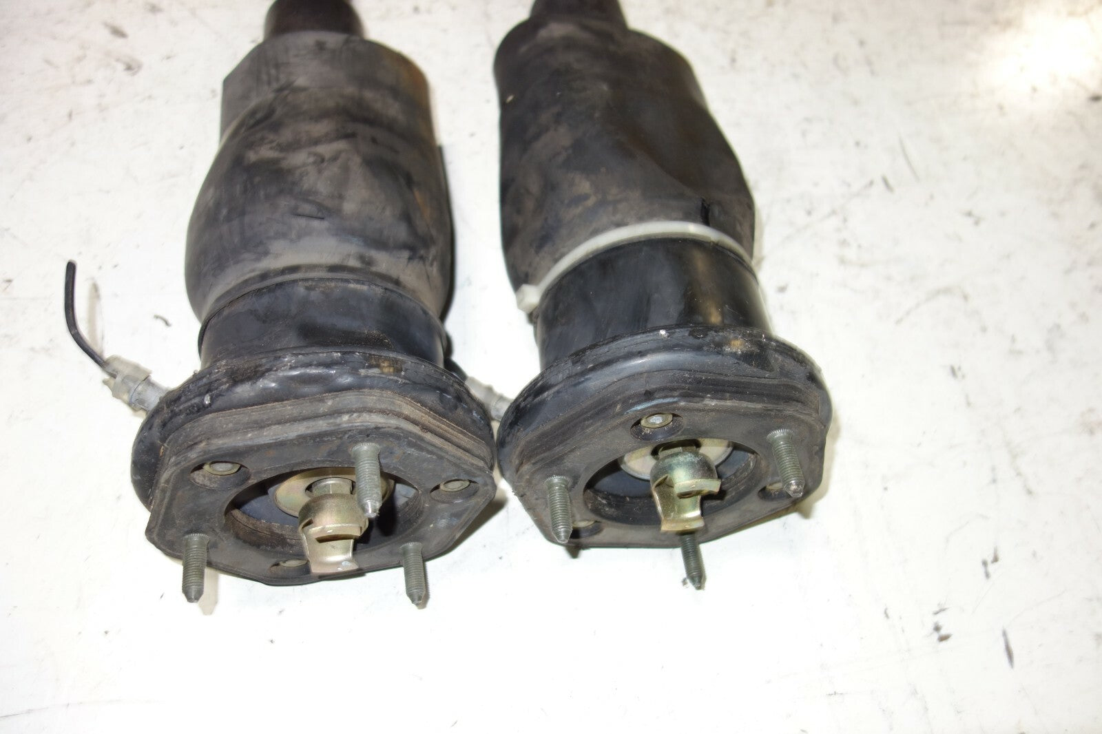 JDM Lexus LS430 Rear Right / Left Air Shocks Struts Suspension 2004-2006