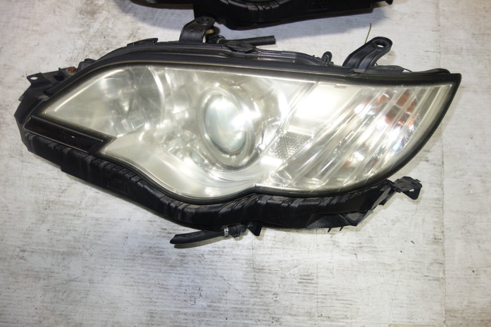 JDM 2008-2009 GENUINE SUBARU LEGACY USED OEM HID HEAD LIGHTS LAMPS BLE BP5 BP9