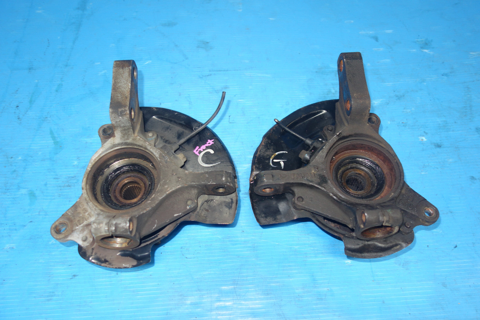2005-2006 Saab 9-2X Front Spindles Hubs Knuckles Bearings 5X100 Left & Right