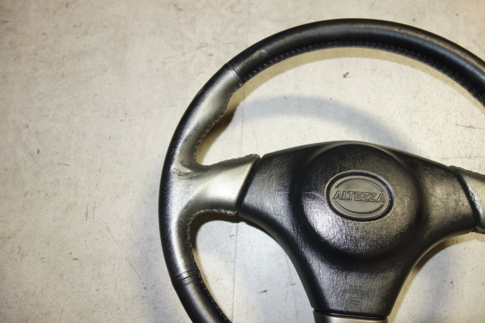 JDM 2001-2005 LEXUS IS300 TOYOTA ALTEZZA SXE10 STEERING WHEEL & HUB Fits:IS300