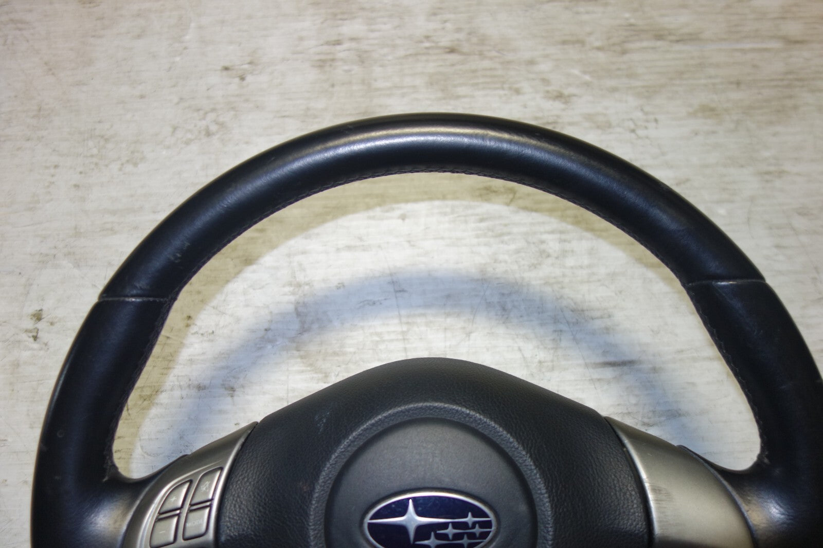JDM 2005-2009 SUBARU LEGACY & OUTBACK MOMO STEERING WHEEL & HUB 05-2009 M-1180