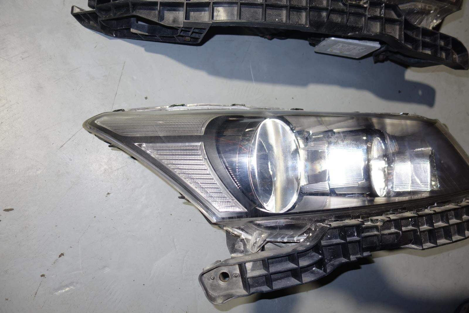 JDM Honda Accord CP3 Head Lights Lamps Pair OEM HID Black Housing 2008-2012