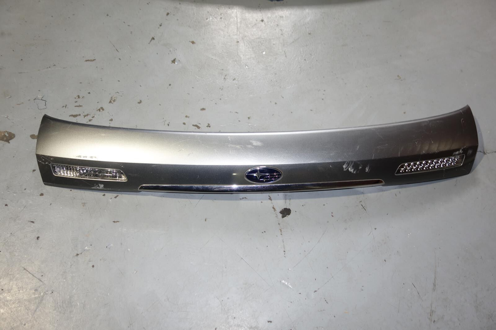 JDM 05-2009 SUBARU LEGACY OUTBACK OEM REAR CENTER GARNISH LIGHT SPOILER JD-1952