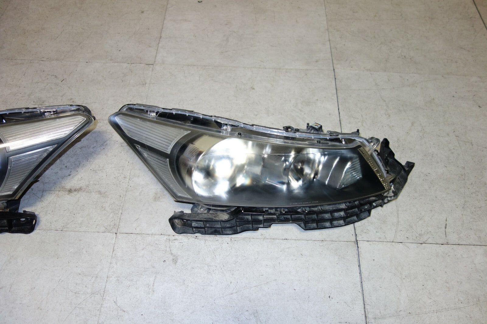 JDM 2008-2012 HONDA ACCORD INSPIRE OEM HID HEAD LIGHTS HEAD LAMPS JAPAN