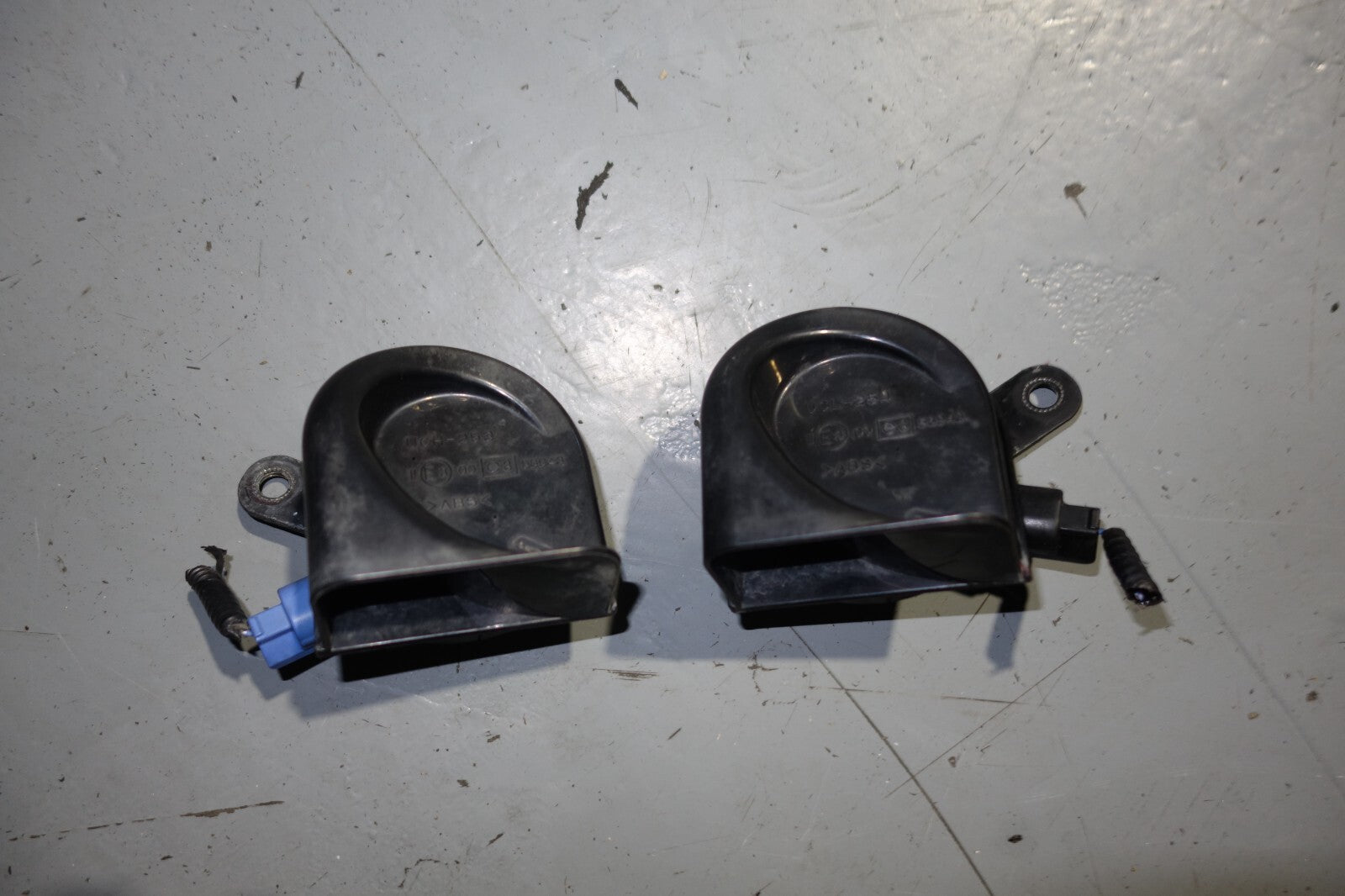 JDM 2005-2008 ACURA RL KB1 OEM HORN LEFT / RIGHT JAPAN HONDA LEGEND
