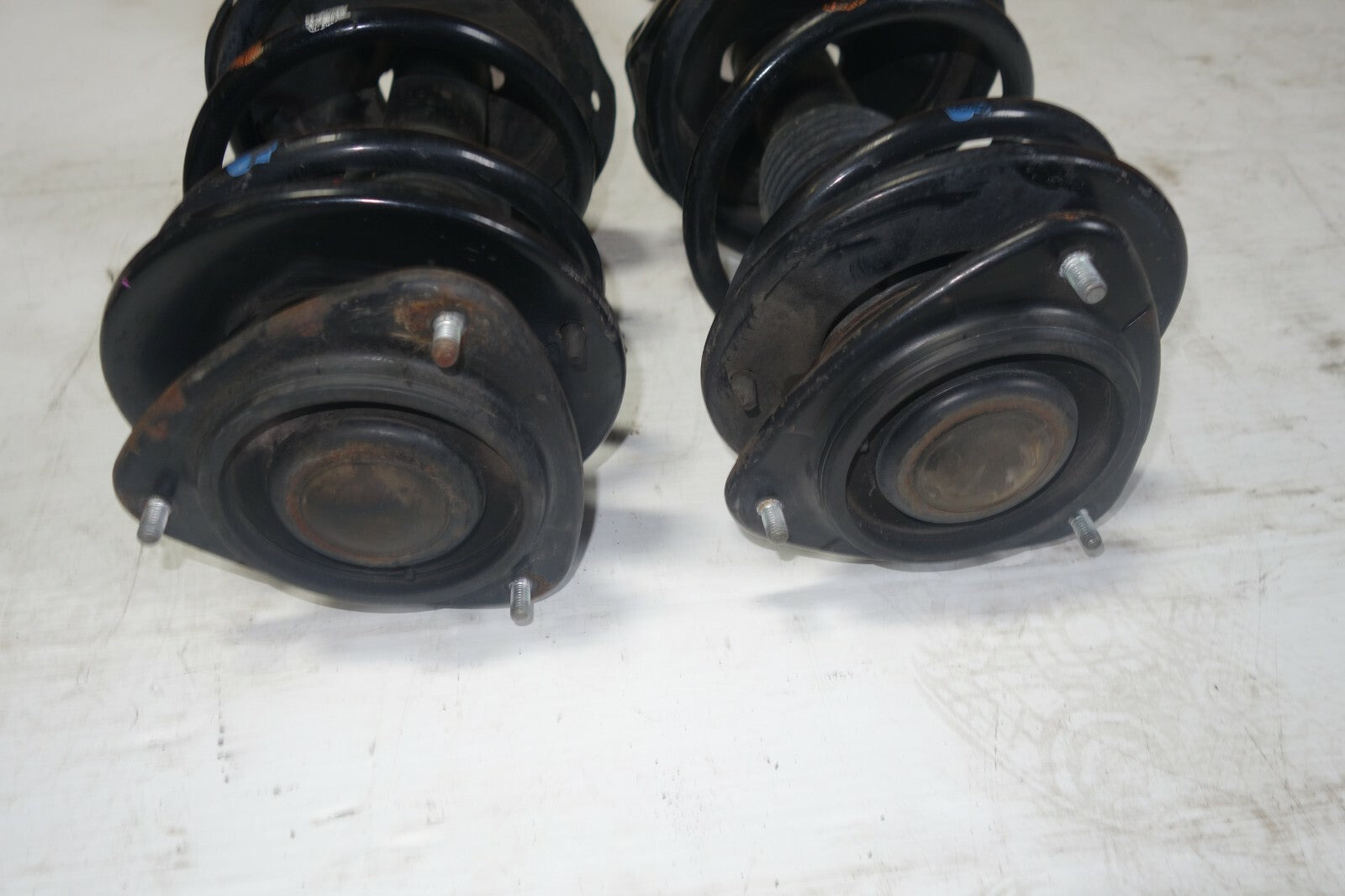 JDM 05-09 SUBARU LEGACY OUTBACK OEM KYB FRONT SHOCKS STRUTS ASSEMBLY WAGON ONLY