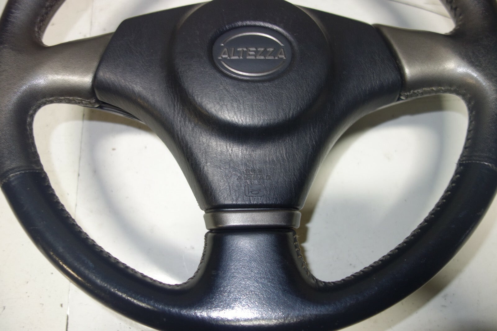 JDM 2001-2005 LEXUS IS300 TOYOTA ALTEZZA SXE10 STEERING WHEEL & HUB Fits:IS300
