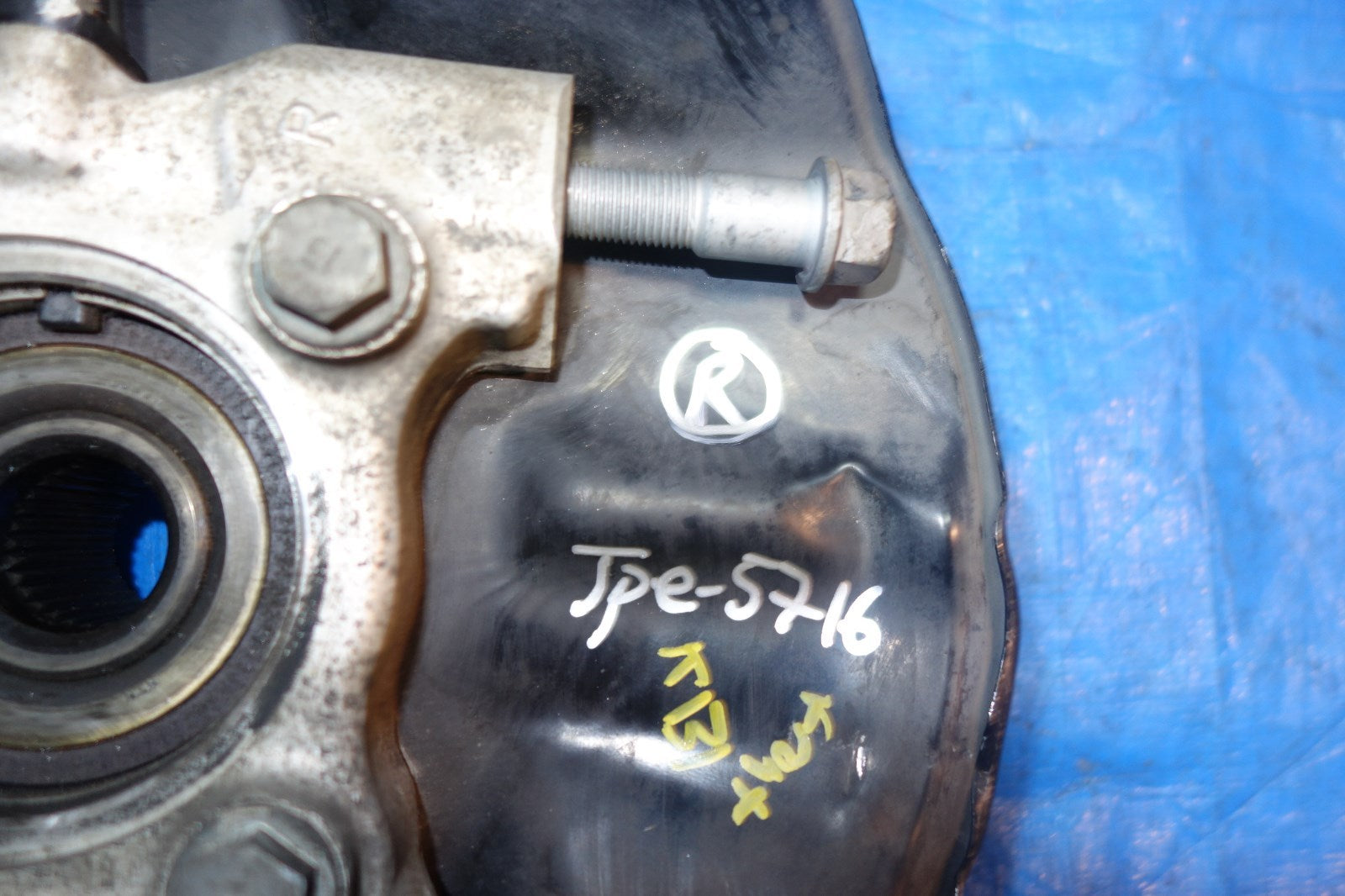 Acura RL Front RH Right Side Wheel Hub Bearing Knuckle Spindle Hub 2005-12 JDM