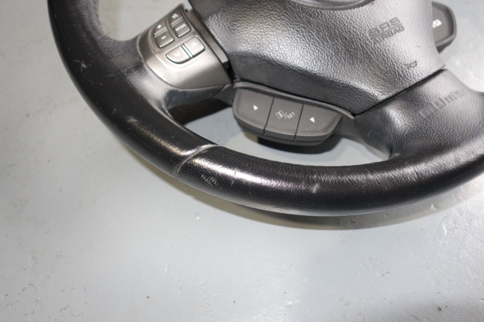 JDM 2005-2009 SUBARU LEGACY & OUTBACK MOMO STEERING WHEEL & HUB 05-2009 M-1011