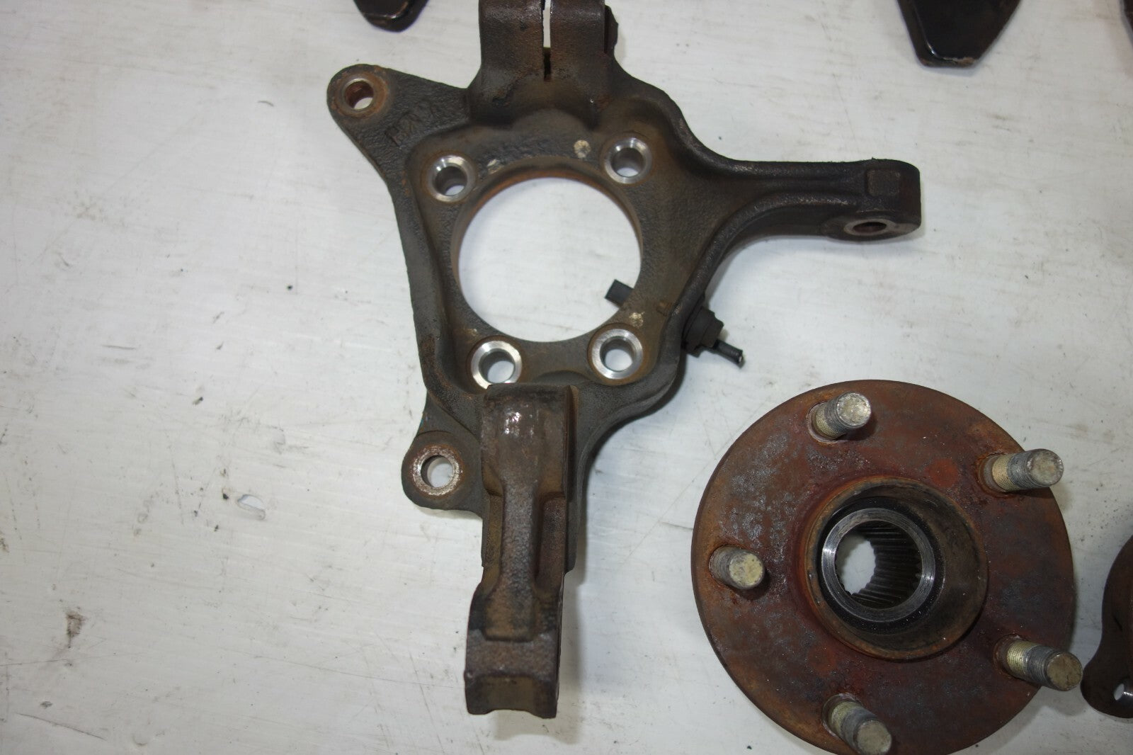 JDM SUBARU LEGACY OUTBACK OEM FRONT SPINDLE HUBS BEARING PAIR SPINDLE 2005-2014