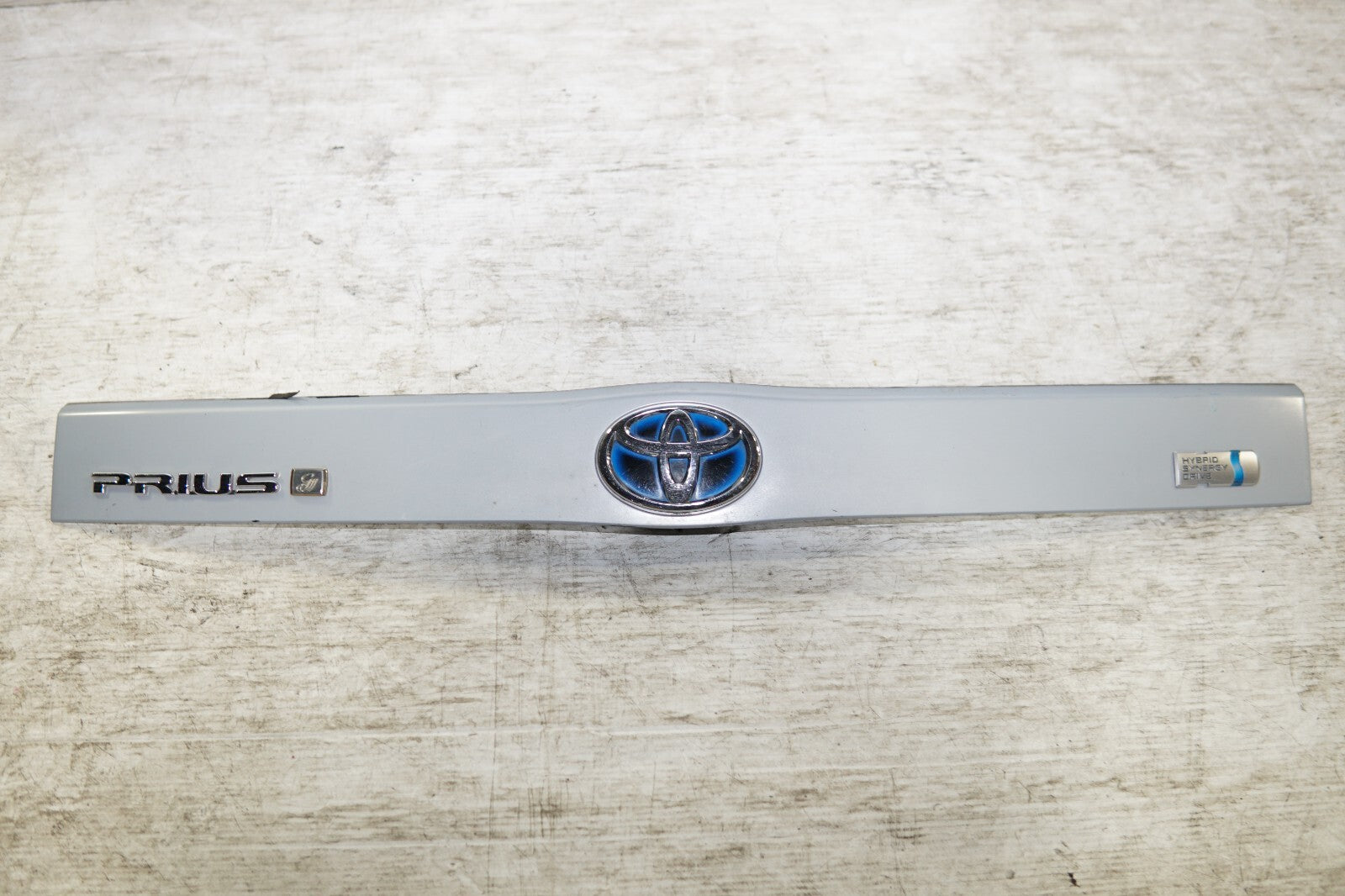 JDM Toyota Prius Rear CENTER GARNISH ZVW30 2010-2011-2012-2013-2014-2015 MF-331
