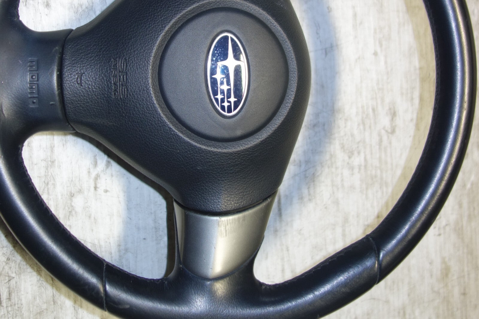 JDM 2005-2009 SUBARU LEGACY & OUTBACK MOMO STEERING WHEEL & HUB 05-2009 M-1180