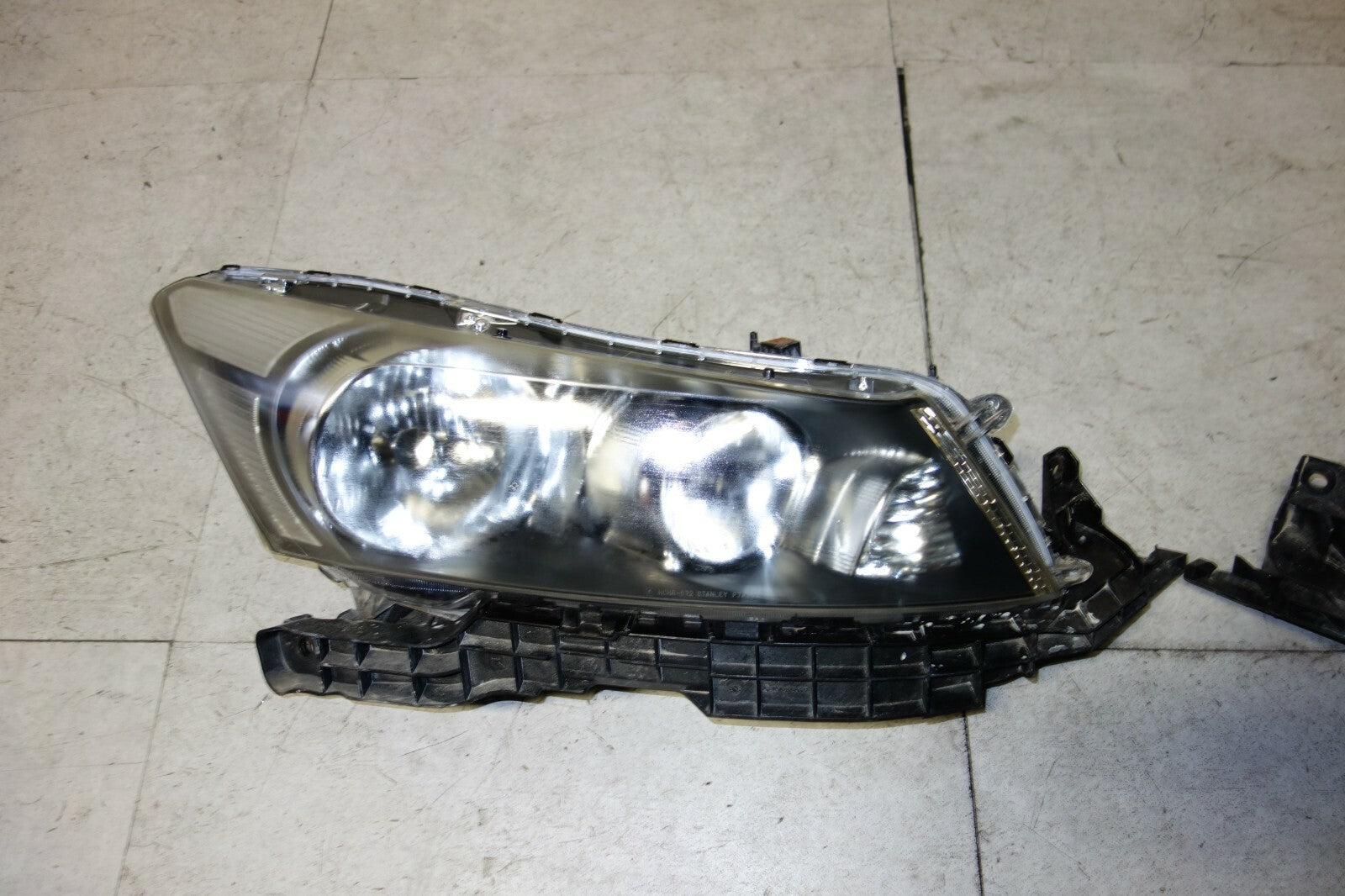 JDM 2008-2012 HONDA ACCORD INSPIRE OEM HID HEAD LIGHTS HEAD LAMPS JAPAN JD-3831