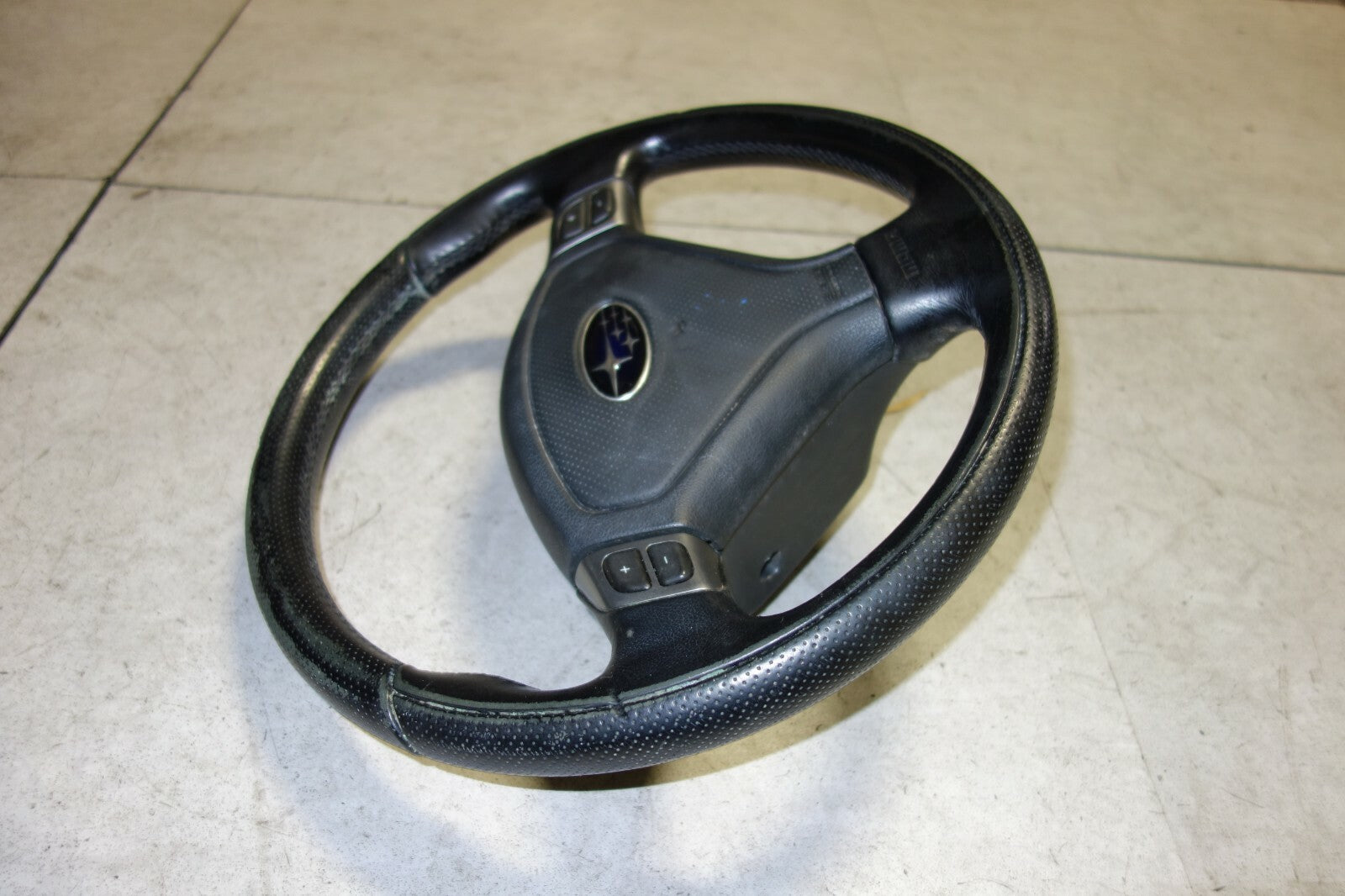 JDM 2003-2008 SUBARU FORESTER SG5 SG9 MOMO STEERING WHEEL & HUB 2003-2008