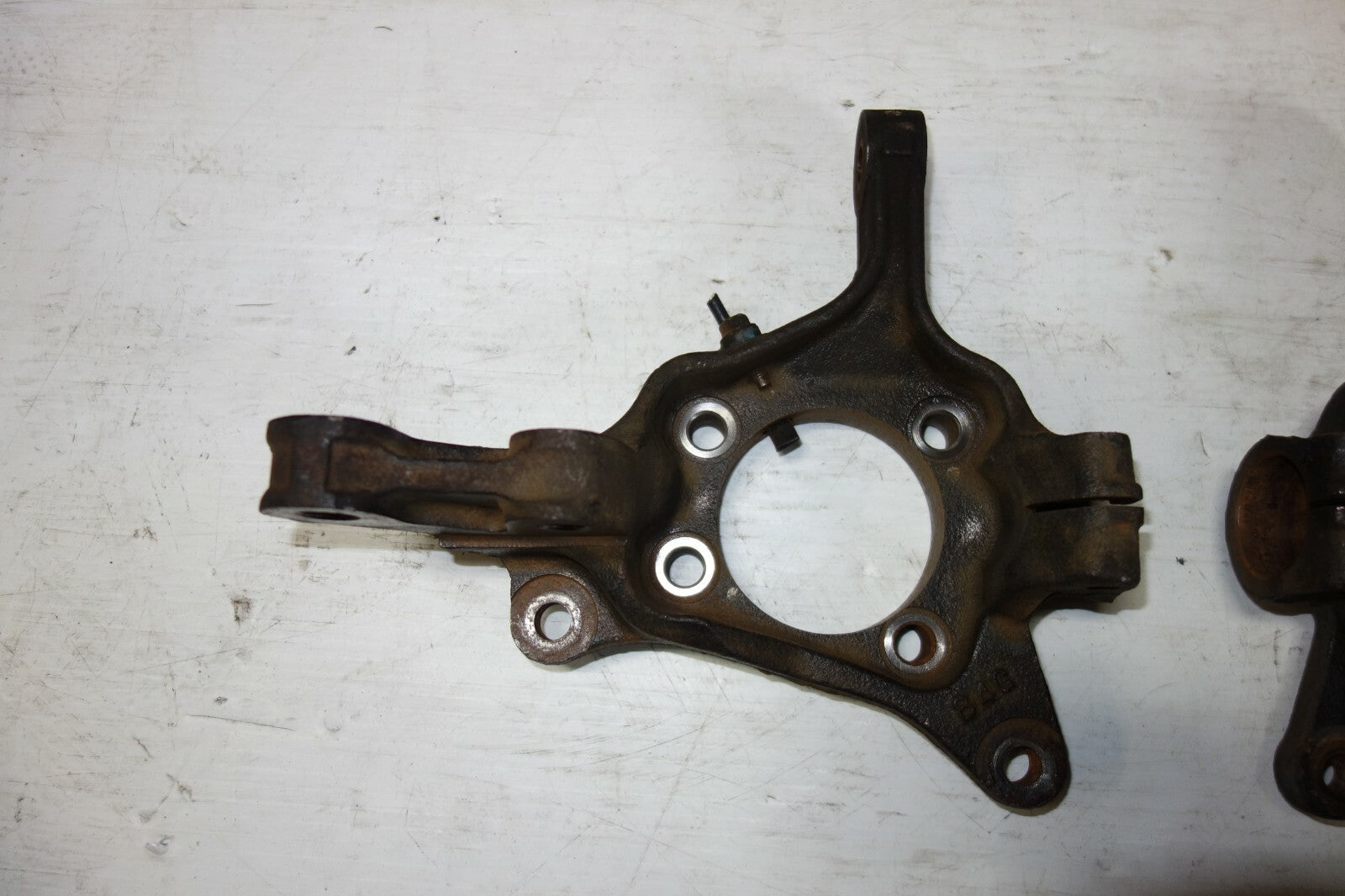 JDM SUBARU LEGACY OUTBACK OEM FRONT KNUCKLES SPINDLE PAIR LEFT & RIGHT 2005-2014
