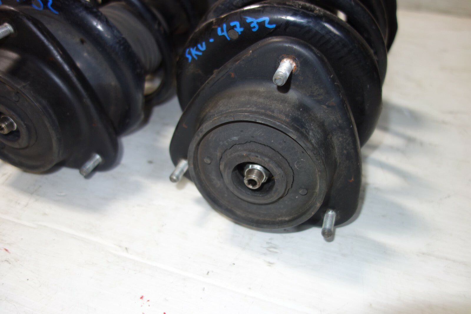 JDM Subaru Impreza WRX OEM Front Shocks Pair Genuine V9 Hawkeye 2006 2007