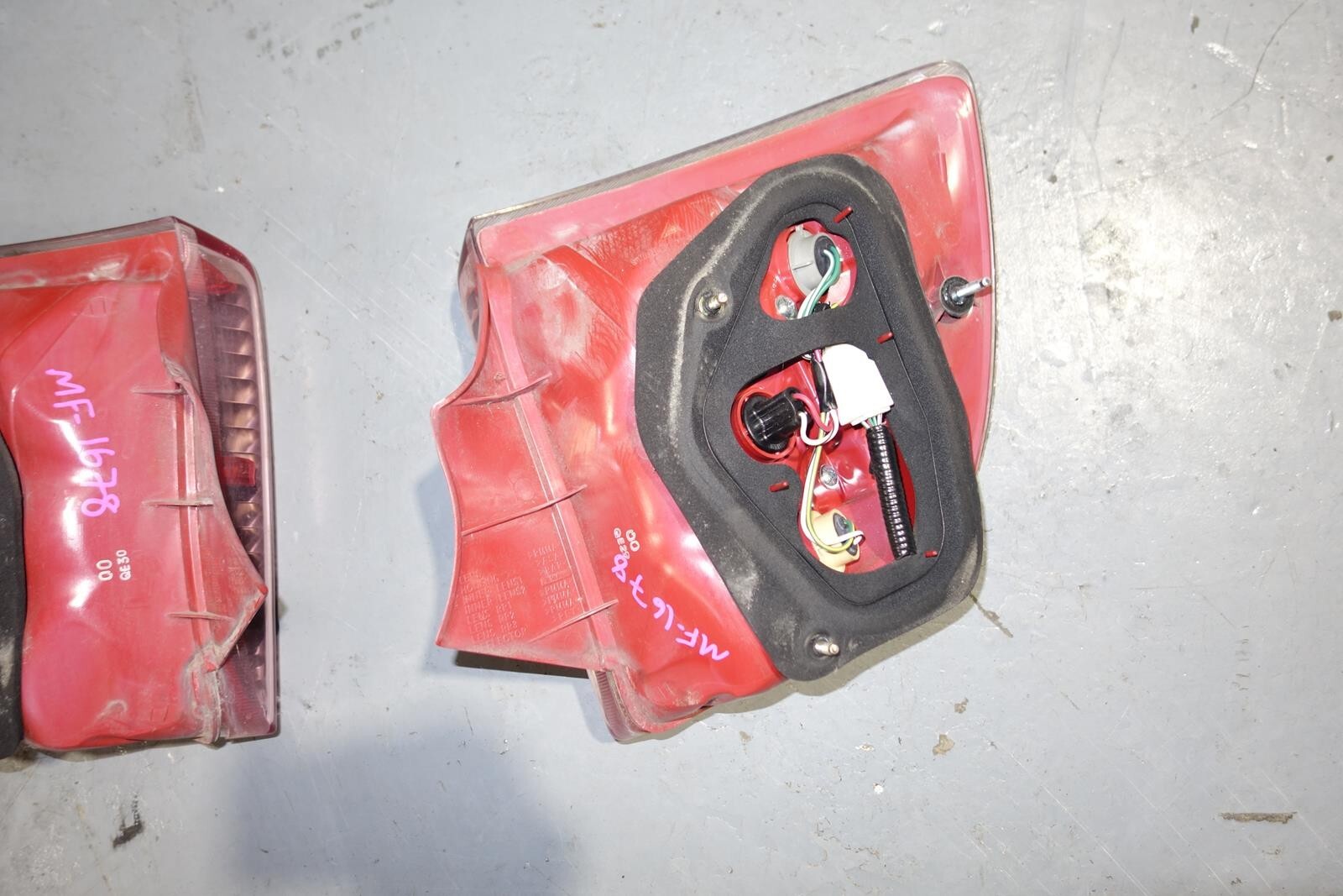 JDM 2000-2005 TOYOTA CELICA OEM TAIL LIGHTS LH LR TAIL LAMPS 2000-2005 MF-1678