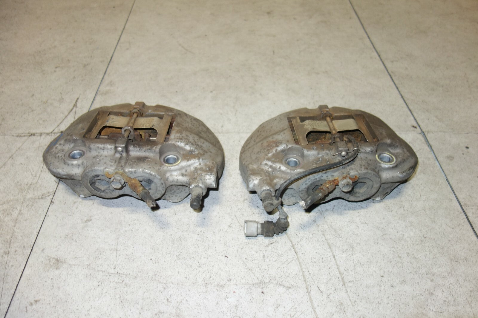 JDM Lexus LS430 OEM Brake Caliper Pair Front Right / Left