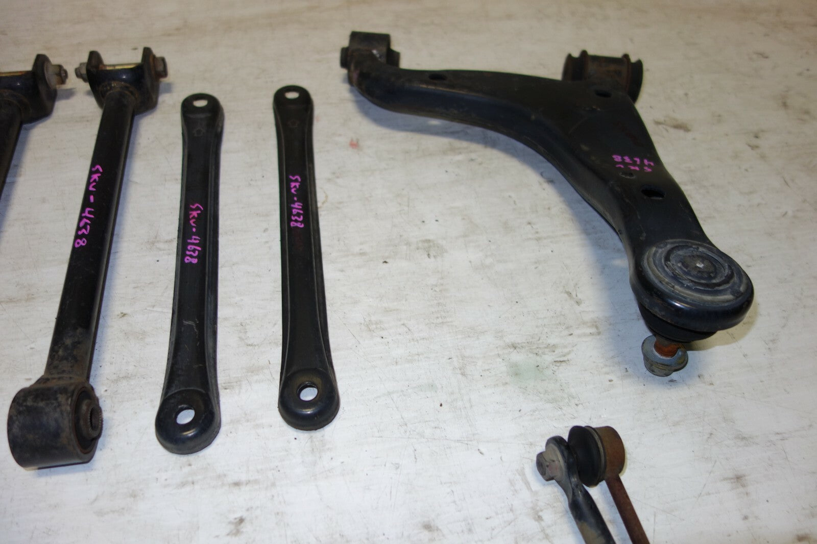 JDM Lexus IS300 / Altezza Rear Lower Control Arms Suspension SXE10 OEM 2001-2005