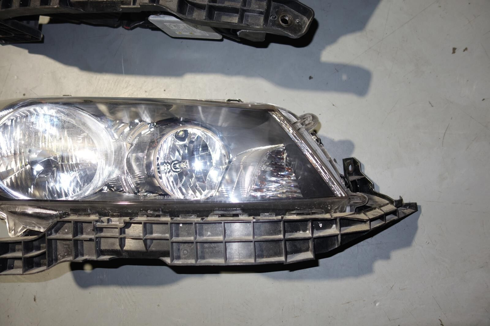 JDM Honda Accord CP3 Head Lights Lamps Pair OEM HID Black Housing 2008-2012