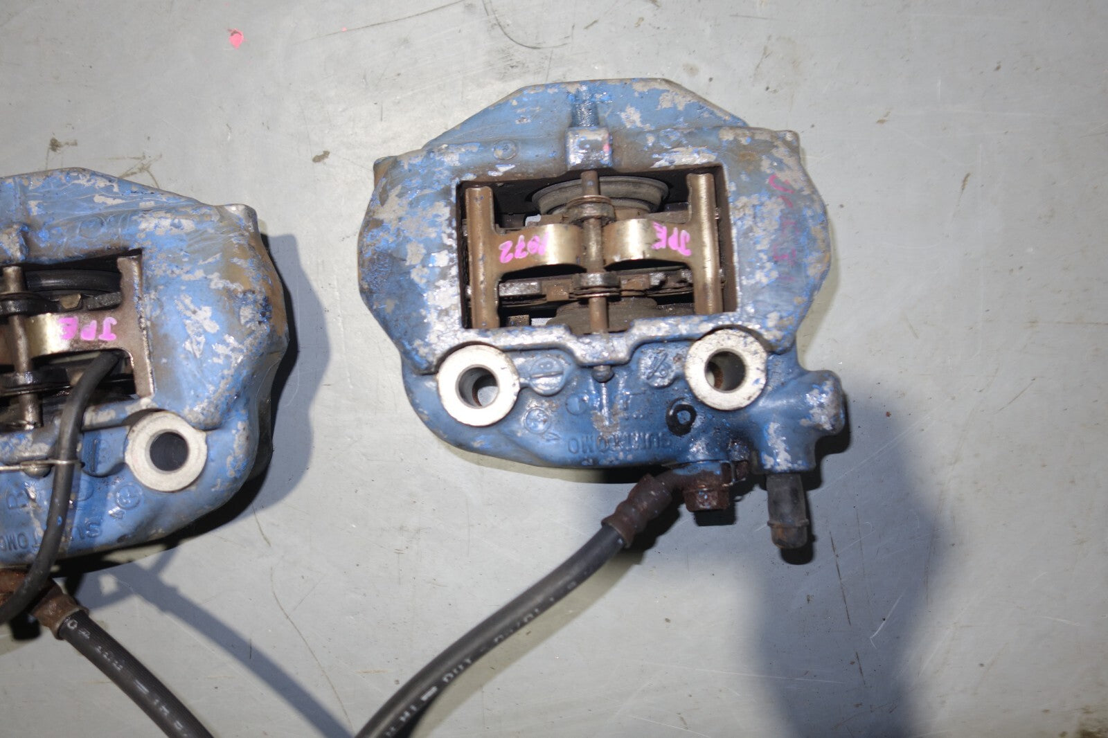 JDM 2001-2006 LEXUS LS430 OEM REAR 2 PISTON BRAKE CALIPERS LEFT & RIGHT UCF31