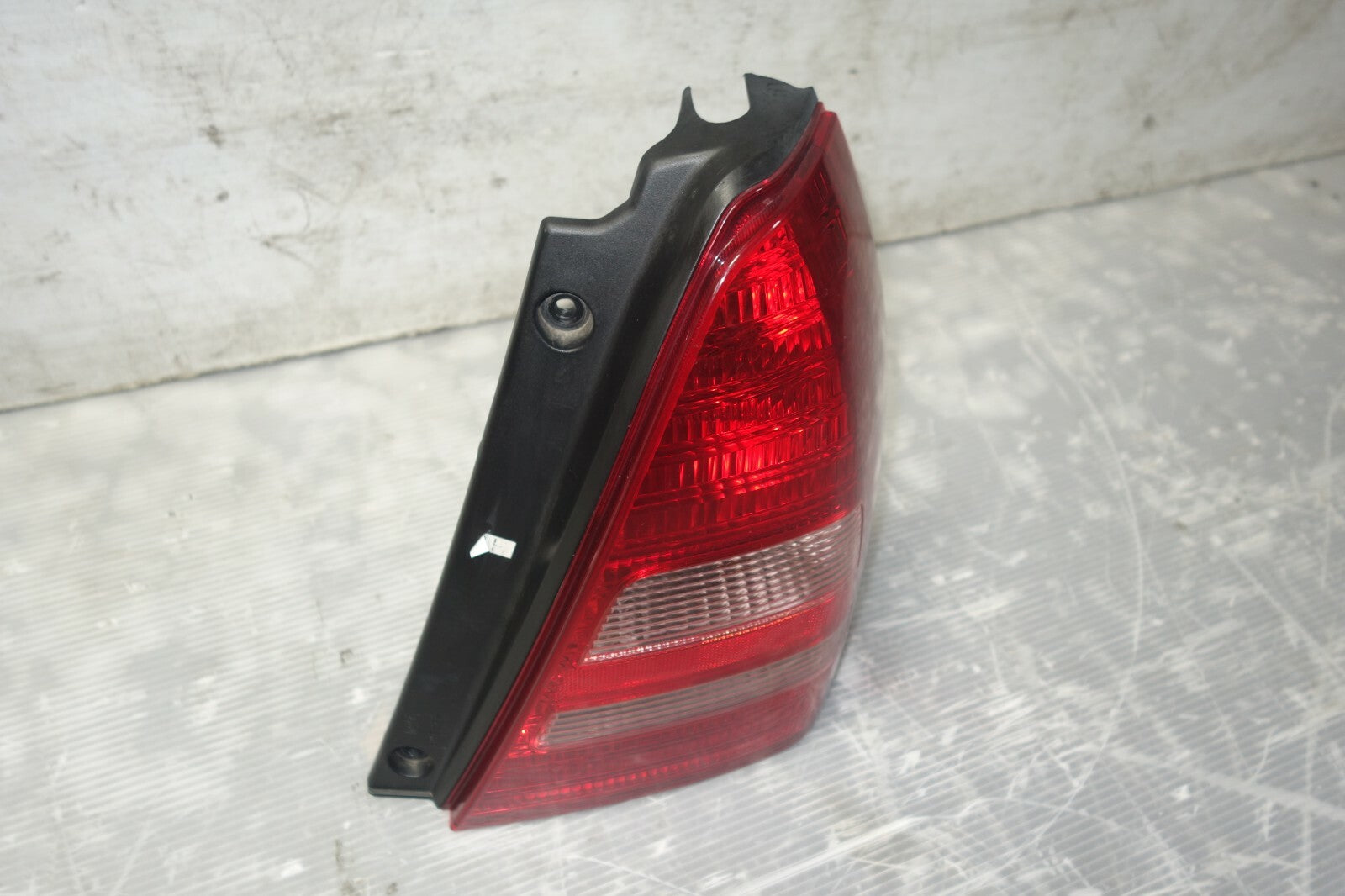 JDM 2003-2005 SUBARU FORESTER SG5 SG OEM TAIL LIGHT LAMP RIGHT SIDE 2003-2005