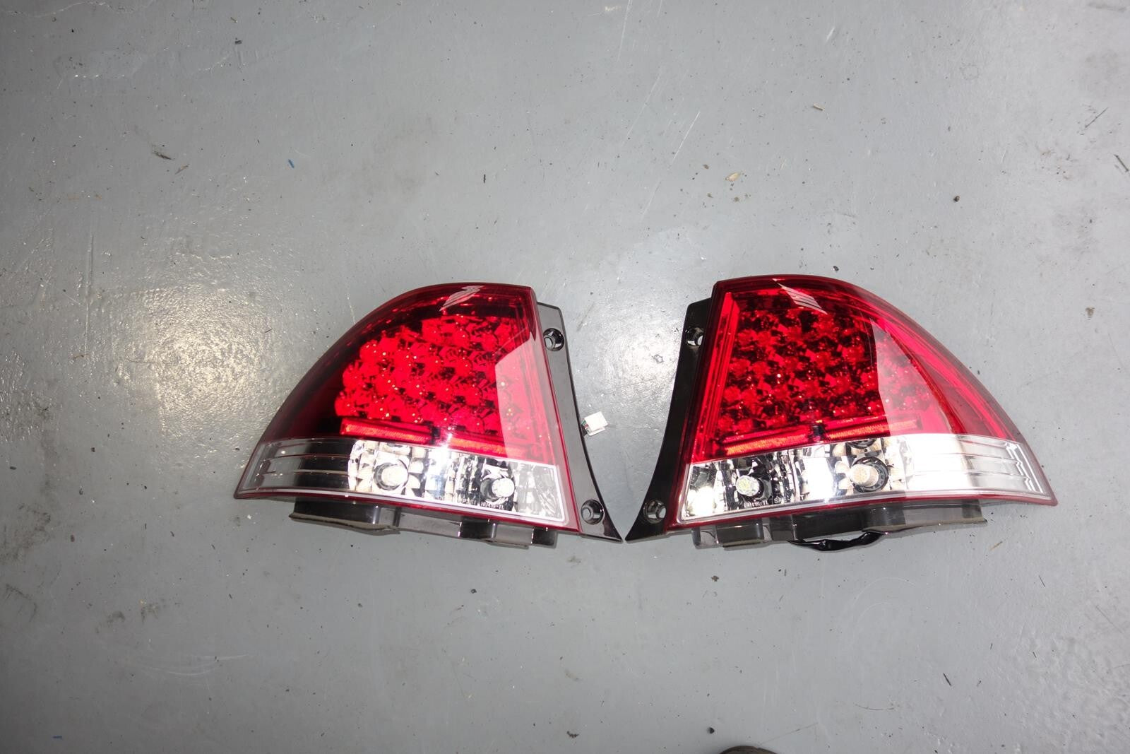 JDM LEXUS IS300 TAIL LIGHTS TAIL LAMP TOYOTA ALTEZZA SEX10 TAIL LAMP 2001-2005