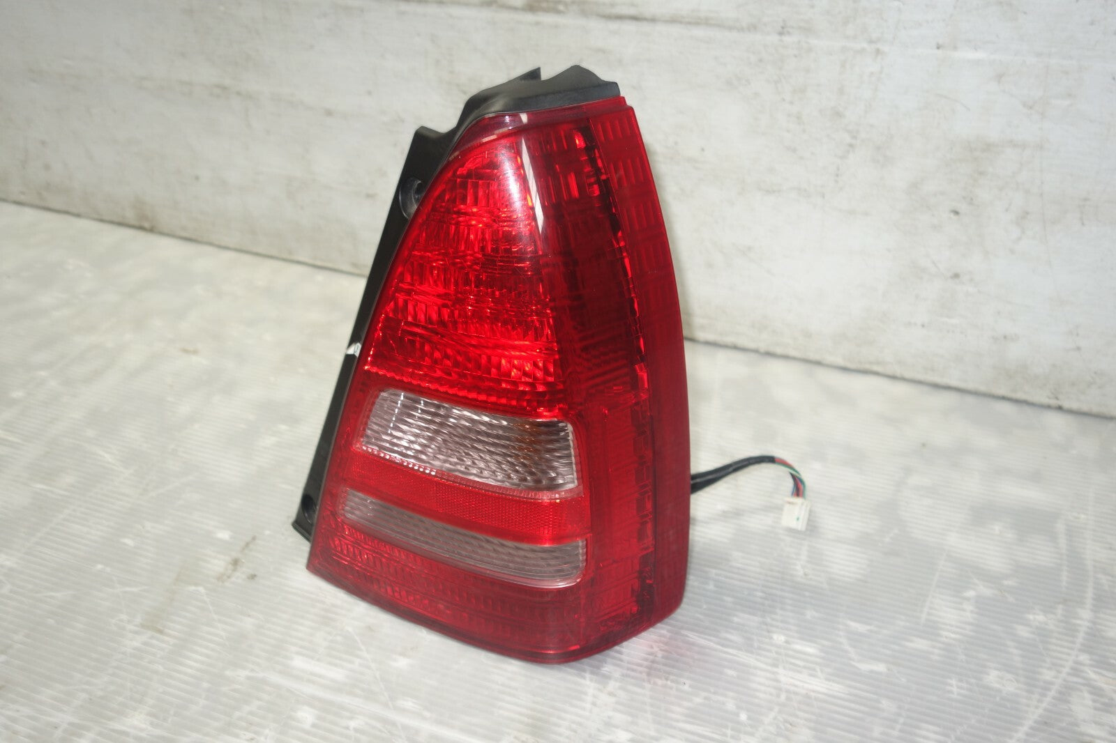 JDM 2003-2005 SUBARU FORESTER GENUINE SG5 SG OEM TAIL LIGHT LAMP RIGHT SIDE