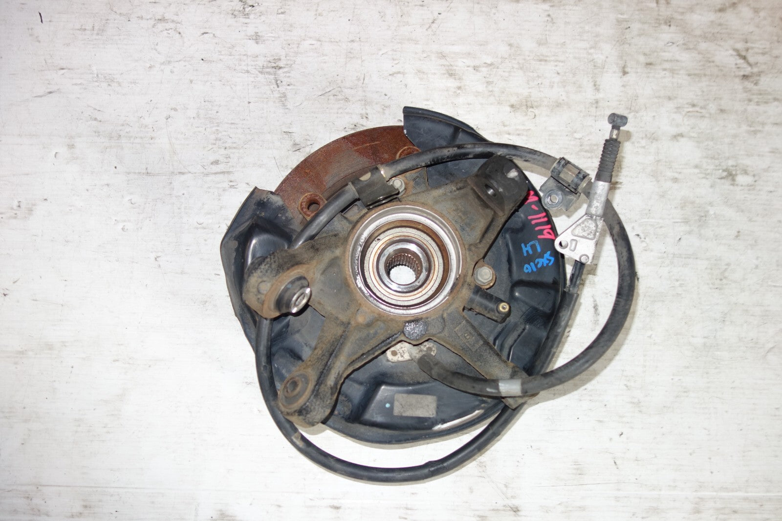JDM 00-05-LEXUS IS300 REAR LEFT SPINDLE WHEEL HUB BEARING KNUCKLE OEM SUSPENSION