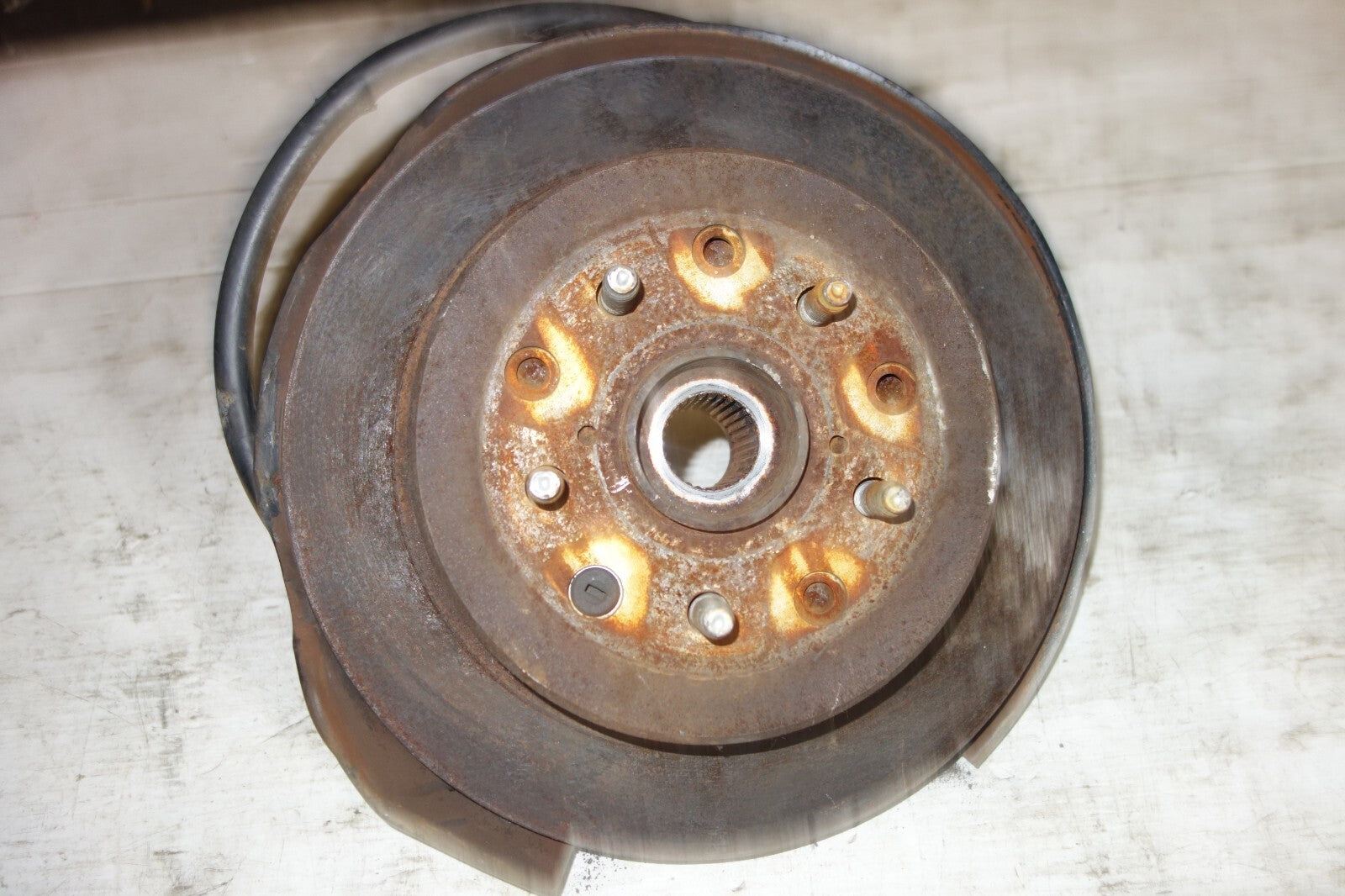 JDM 00-05-LEXUS IS300 REAR LEFT SPINDLE WHEEL HUB BEARING KNUCKLE OEM SUSPENSION