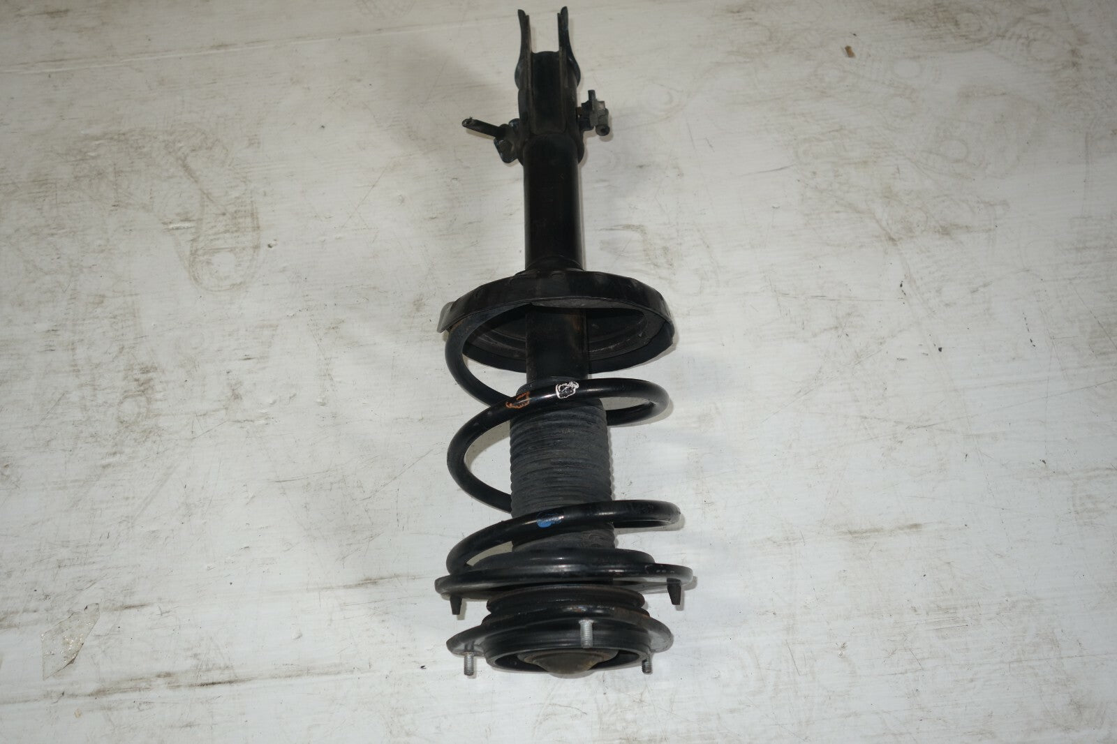 JDM 05-09 SUBARU LEGACY OUTBACK KYB FRONT LEFT SIDE SHOCK STRUT ASSEMBLY WAGON