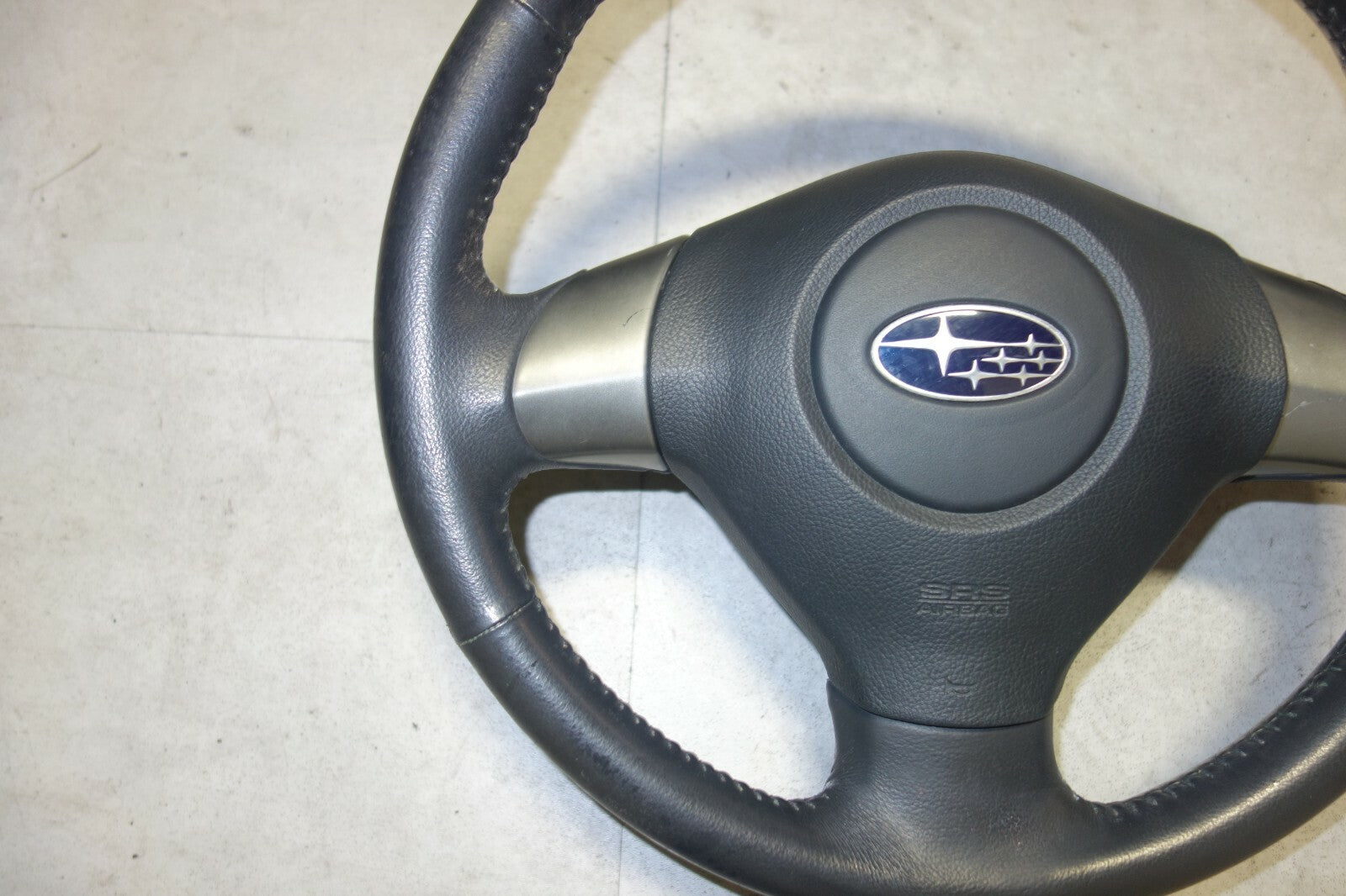 JDM 2005-2009 SUBARU LEGACY & OUTBACK MOMO STEERING WHEEL & HUB 05-2009 JD-1006