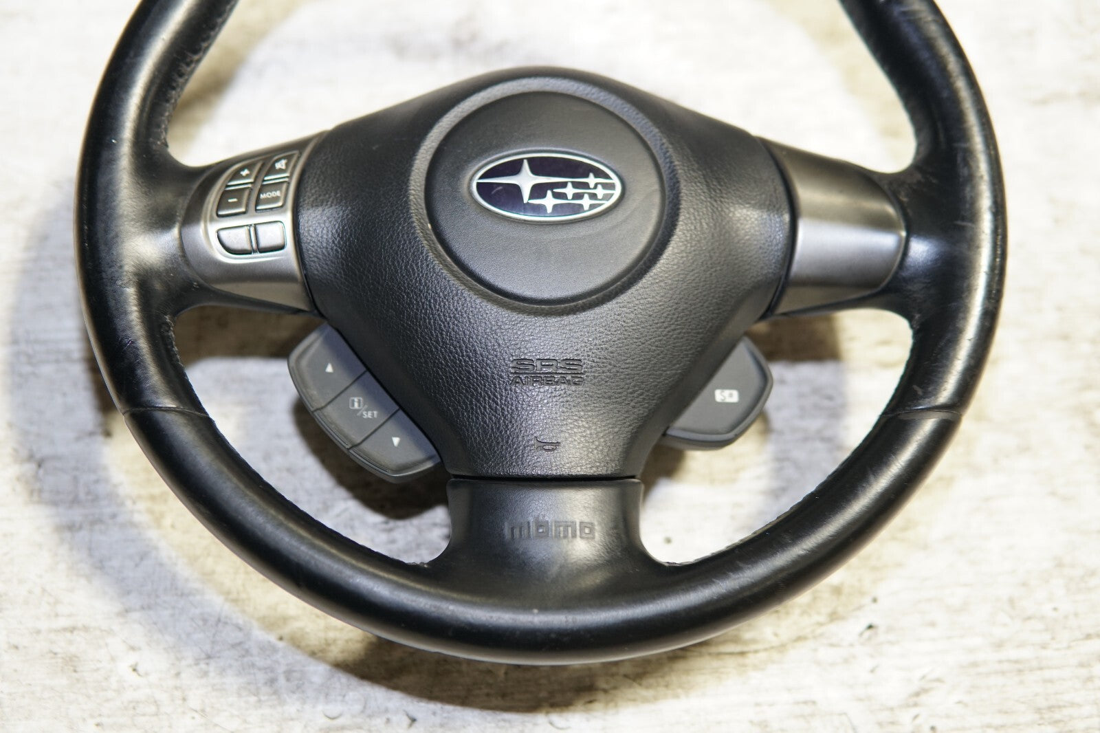 JDM 2005-2009 SUBARU LEGACY & OUTBACK MOMO STEERING WHEEL & HUB 05-2009 MF-292