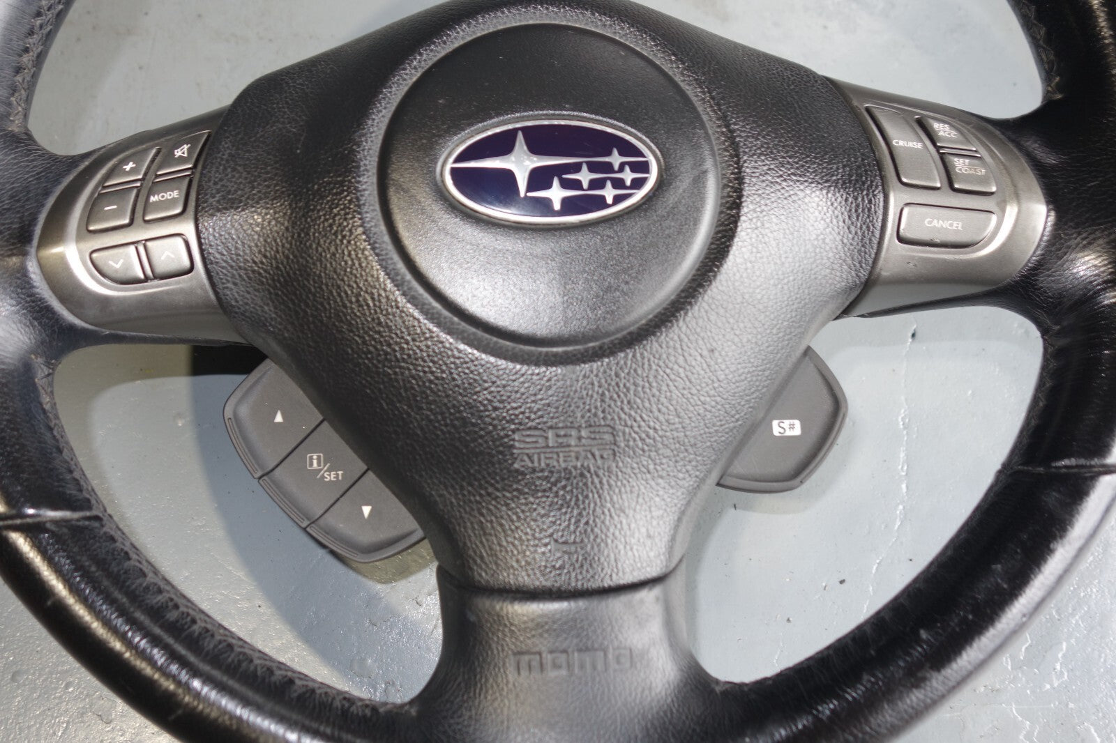 JDM 2005-2009 SUBARU LEGACY & OUTBACK MOMO STEERING WHEEL & HUB 05-2009 M-1011
